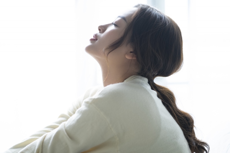 Cách vượt qua cú sốc ngoại tình bằng việc kiểm soát suy nghĩ ám ảnh và tập trung vào hiện tại
