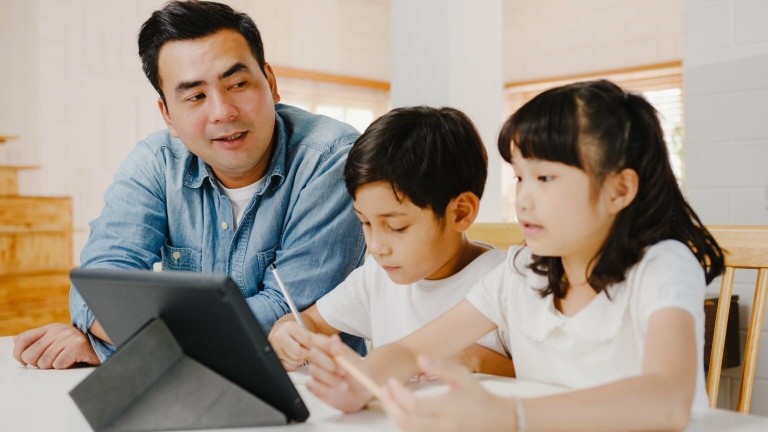 Phụ huynh nên làm gì khi con chán học