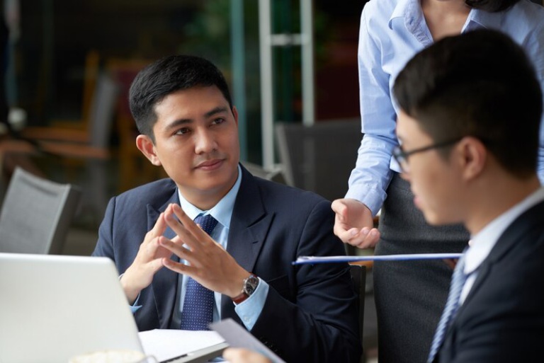 Người lãnh đạo cần làm gì để người khác theo mình bằng cách làm gương