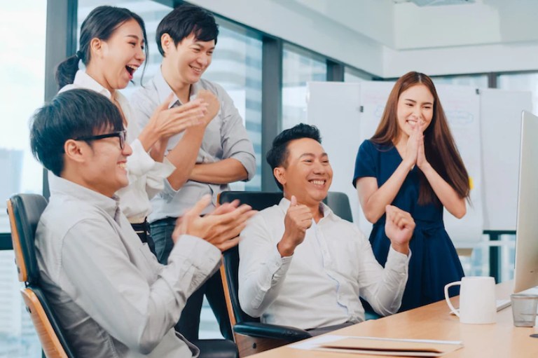 Người lãnh đạo cần làm gì để người khác theo mình và phát triển năng lực đội ngũ