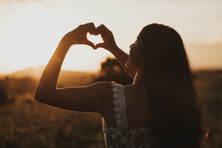 Self Love thông qua việc chăm sóc sức khỏe thể chất và tinh thần bằng những thói quen lành mạnh