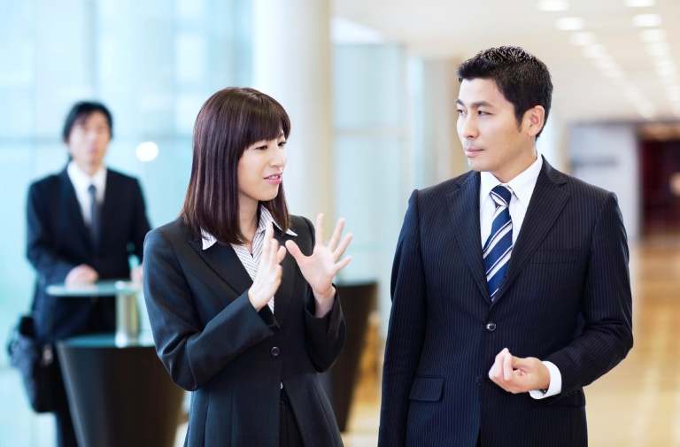 nguyên nhân dẫn đến nỗi sợ bị người khác đánh giá